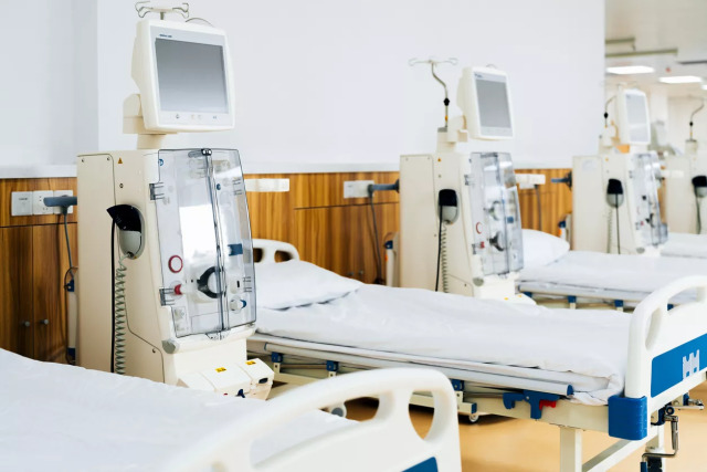 Ανοίγει ο δρόμος για αιμοκάθαρση σε ιδιωτικές δομές για ανασφάλιστους – Ποια η διαδικασία