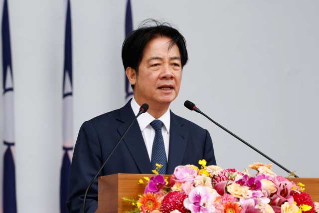 &laquo;&Gamma;&epsilon;&rho;έ&sigmaf; &sigma;&alpha;&nu; &beta;&rho;ά&chi;&omicron;&sigmaf;&raquo; &omicron;&iota; &sigma;&chi;έ&sigma;&epsilon;&iota;&sigmaf; &mu;&alpha;&sigmaf; &mu;&epsilon; &tau;&iota;&sigmaf; &Eta;&Pi;&Alpha;, &lambda;έ&epsilon;&iota; &omicron; &Tau;&alpha;ϊ&beta;&alpha;&nu;ό&sigmaf; &eta;&gamma;έ&tau;&eta;&sigmaf; &mu;&epsilon;&tau;ά &tau;&eta; &sigma;&upsilon;&nu;&omicron;&mu;&iota;&lambda;ί&alpha; &Sigma;&iota; &Tau;&zeta;&iota;&nu;&pi;ί&nu;&gamma;&kappa;-&Tau;&rho;&alpha;&mu;&pi;