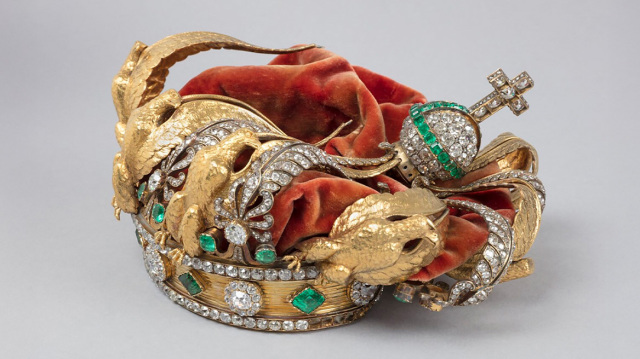 ΤΟ ΛΟΥΒΡΟ ΘΑ ΑΠΟΚΑΤΑΣΤΗΣΕΙ ΤΟ ΣΤΕΜΜΑ ΠΟΥ ΚΑΤΕΣΤΡΕΨΑΝ ΟΙ ΛΗΣΤΕΣ, ΛΕΙΠΟΥΝ ΟΜΩΣ 10 ΔΙΑΜΑΝΤΙΑ