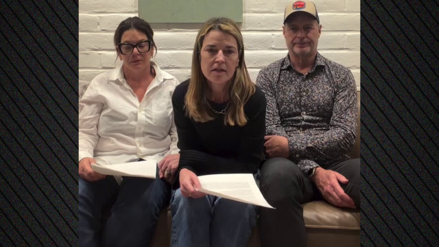 ΑΓΩΝΙΑ ΓΙΑ ΤΗ ΜΗΤΕΡΑ ΠΑΡΟΥΣΙΑΣΤΡΙΑΣ ΤΟΥ NBC: ΕΚΚΛΗΣΗ ΓΙΑ ΕΠΙΚΟΙΝΩΝΙΑ ΜΕ ΤΟΥΣ ΑΠΑΓΩΓΕΙΣ