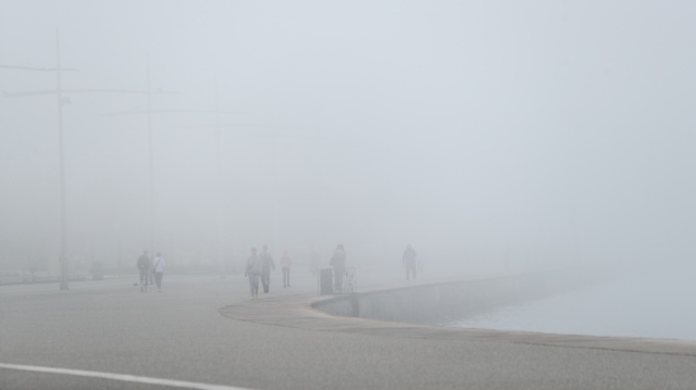 ΠΕΠΛΟ ΟΜΙΧΛΗΣ ΚΑΛΥΨΕ ΤΗ ΘΕΣΣΑΛΟΝΙΚΗ - ΠΡΟΒΛΗΜΑΤΑ ΣΤΙΣ ΠΤΗΣΕΙΣ ΣΤΟ ΑΕΡΟΔΡΟΜΙΟ «ΜΑΚΕΔΟΝΙΑ»