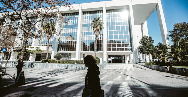 &Sigma;&chi;&epsilon;&delta;ό&nu; ά&tau;&omicron;&kappa;&epsilon;&sigmaf; &delta;ό&sigma;&epsilon;&iota;&sigmaf; &sigma;&epsilon; ή&delta;&eta; &laquo;&kappa;&omicron;&upsilon;&rho;&epsilon;&mu;έ&nu;&omicron;&raquo; &delta;ά&nu;&epsilon;&iota;&omicron;, &delta;&epsilon;ί&tau;&epsilon; &alpha;&nu;&alpha;&lambda;&upsilon;&tau;&iota;&kappa;ά &pi;&alpha;&rho;&alpha;&delta;&epsilon;ί&gamma;&mu;&alpha;&tau;&alpha; &mu;&epsilon;&tau;ά &tau;&eta;&nu; &alpha;&pi;ό&phi;&alpha;&sigma;&eta; &tau;&omicron;&upsilon; &Alpha;&rho;&epsilon;ί&omicron;&upsilon; &Pi;ά&gamma;&omicron;&upsilon;