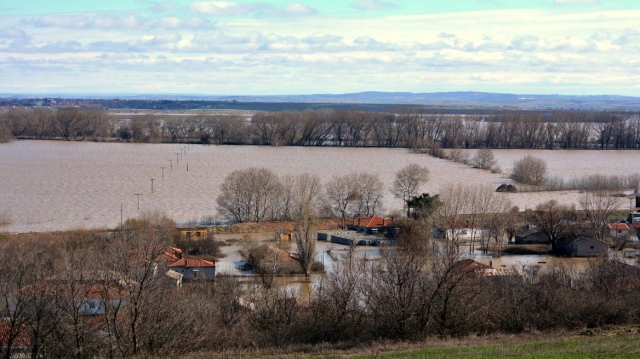 &Delta;ύ&omicron; &nu;&epsilon;&kappa;&rho;&omicron;ί &mu;&epsilon;&tau;&alpha;&nu;ά&sigma;&tau;&epsilon;&sigmaf; &sigma;&tau;&omicron;&nu; Έ&beta;&rho;&omicron;: &Epsilon;&rho;&epsilon;&upsilon;&nu;ά&tau;&alpha;&iota; &alpha;&nu; &pi;&rho;&omicron;&sigma;&pi;ά&theta;&eta;&sigma;&alpha;&nu; &nu;&alpha; &delta;&iota;&alpha;&sigma;&chi;ί&sigma;&omicron;&upsilon;&nu; &tau;&omicron; &pi;&omicron;&tau;ά&mu;&iota;