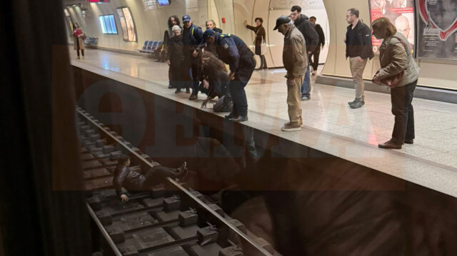 Ά&nu;&delta;&rho;&alpha;&sigmaf; έ&chi;&alpha;&sigma;&epsilon; &tau;&iota;&sigmaf; &alpha;&iota;&sigma;&theta;ή&sigma;&epsilon;&iota;&sigmaf; &tau;&omicron;&upsilon; &kappa;&alpha;&iota; έ&pi;&epsilon;&sigma;&epsilon; &sigma;&tau;&iota;&sigmaf; &rho;ά&gamma;&epsilon;&sigmaf; &tau;&omicron;&upsilon; &mu;&epsilon;&tau;&rho;ό &sigma;&tau;&omicron;&upsilon;&sigmaf; &Alpha;&mu;&pi;&epsilon;&lambda;ό&kappa;&eta;&pi;&omicron;&upsilon;&sigmaf;