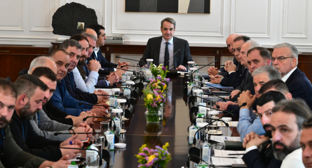 &Alpha;&delta;&iota;&alpha;&pi;&rho;&alpha;&gamma;&mu;ά&tau;&epsilon;&upsilon;&tau;&eta; &pi;&rho;&omicron;&tau;&epsilon;&rho;&alpha;&iota;ό&tau;&eta;&tau;&alpha; &eta; &sigma;&tau;ή&rho;&iota;&xi;&eta; &tau;&eta;&sigmaf; &kappa;&tau;&eta;&nu;&omicron;&tau;&rho;&omicron;&phi;ί&alpha;&sigmaf;, &epsilon;ί&pi;&epsilon; &omicron; &Mu;&eta;&tau;&sigma;&omicron;&tau;ά&kappa;&eta;&sigmaf; &sigma;&tau;&eta; &sigma;&upsilon;&nu;ά&nu;&tau;&eta;&sigma;&eta; &mu;&epsilon; &tau;&omicron;&upsilon;&sigmaf; &alpha;&gamma;&rho;ό&tau;&epsilon;&sigmaf; &sigma;&tau;&omicron; &Mu;&alpha;&xi;ί&mu;&omicron;&upsilon;