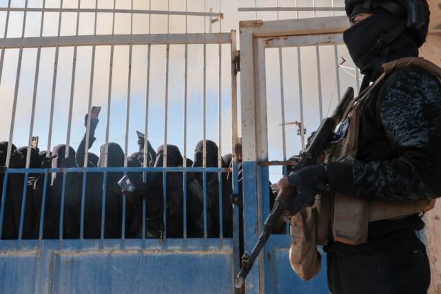 Πάνω από 4.500 μέλη του Ισλαμικού Κράτους, έχουν μεταφερθεί από τη Συρία σε ιρακινές φυλακές 