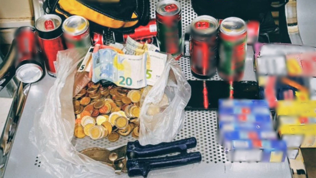 &Theta;&epsilon;&sigma;&sigma;&alpha;&lambda;&omicron;&nu;ί&kappa;&eta;: &laquo;&Mu;&epsilon; &tau;&eta; &gamma;ί&delta;&alpha; &sigma;&tau;&eta;&nu; &pi;&lambda;ά&tau;&eta;&raquo; &sigma;&upsilon;&nu;&epsilon;&lambda;ή&phi;&theta;&eta; &omicron; &delta;&iota;&alpha;&rho;&rho;ή&kappa;&tau;&eta;&sigmaf; &pi;&omicron;&upsilon; ά&nu;&omicron;&iota;&xi;&epsilon; &delta;έ&kappa;&alpha; &kappa;&alpha;&tau;&alpha;&sigma;&tau;ή&mu;&alpha;&tau;&alpha; &sigma;&epsilon; έ&nu;&alpha; &beta;&rho;ά&delta;&upsilon;