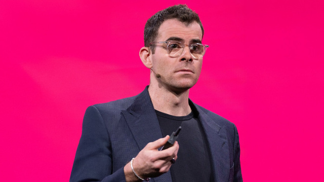 Ο ΕΠΙΚΕΦΑΛΗΣ ΤΟΥ INSTAGRAM ΘΑ ΚΑΤΕΘΕΣΕΙ ΣΤΟ ΔΙΚΑΣΤΗΡΙΟ ΓΙΑ ΤΟΝ ΕΘΙΣΜΟ ΤΩΝ ΝΕΩΝ ΣΤΑ SOCIAL MEDIA