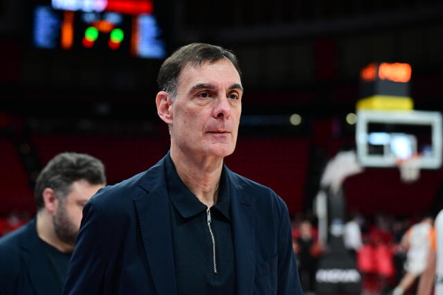 Μπαρτζώκας: «Είχαμε σοβαρότητα και προκριθήκαμε», τι είπε για τον τραυματισμό του Τζόουνς