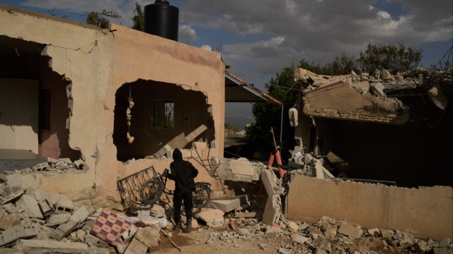 &Iota;&sigma;&rho;&alpha;&eta;&lambda;&iota;&nu;&omicron;ί έ&pi;&omicron;&iota;&kappa;&omicron;&iota; &kappa;&alpha;&tau;έ&sigma;&tau;&rho;&epsilon;&psi;&alpha;&nu; 15 &pi;&alpha;&lambda;&alpha;&iota;&sigma;&tau;&iota;&nu;&iota;&alpha;&kappa;ά &sigma;&pi;ί&tau;&iota;&alpha; &kappa;&omicron;&nu;&tau;ά &sigma;&tau;&eta;&nu; &Iota;&epsilon;&rho;&iota;&chi;ώ