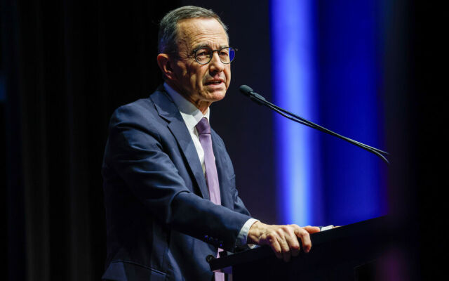 ΓΑΛΛΙΑ: Ο ΜΠΡΟΥΝΟ ΡΕΤΑΙΓΙΟ ΘΑ ΔΙΕΚΔΙΚΗΣΕΙ ΤΗΝ ΠΡΟΕΔΡΙΑ ΣΤΙΣ ΕΚΛΟΓΕΣ ΤΟΥ 2027