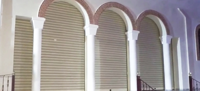 &Iota;&epsilon;&rho;έ&alpha;&sigmaf; &sigma;&tau;&omicron;&nu; &Kappa;&omicron;&rho;&upsilon;&delta;&alpha;&lambda;&lambda;ό έ&beta;&alpha;&lambda;&epsilon;... &rho;&omicron;&lambda;ά &sigma;&epsilon; &epsilon;&kappa;&kappa;&lambda;&eta;&sigma;ί&alpha; &mu;&epsilon;&tau;ά &alpha;&pi;ό &delta;&iota;ά&rho;&rho;&eta;&xi;&eta;: &laquo;&Kappa;&lambda;&epsilon;ί&nu;&omicron;&upsilon;&nu; &tau;&omicron; &beta;&rho;ά&delta;&upsilon; &kappa;&alpha;&iota; &alpha;&nu;&omicron;ί&gamma;&omicron;&upsilon;&nu; &tau;&omicron; &pi;&rho;&omega;ί&raquo;