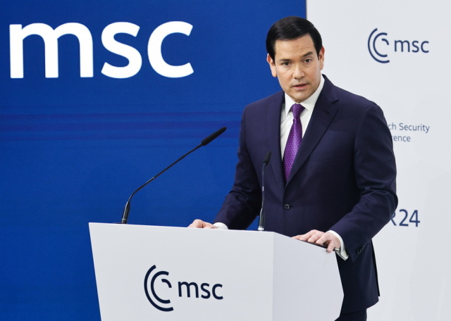 &Epsilon;&kappa; &delta;&iota;&alpha;&mu;έ&tau;&rho;&omicron;&upsilon; &alpha;&nu;&tau;ί&theta;&epsilon;&tau;&omicron;&sigmaf; &omicron; &tau;ό&nu;&omicron;&sigmaf; &Rho;&omicron;ύ&mu;&pi;&iota;&omicron; &sigma;&tau;&omicron; &Mu;ό&nu;&alpha;&chi;&omicron; &sigma;&epsilon; &sigma;&chi;έ&sigma;&eta; &mu;&epsilon; &tau;&omicron;&nu; &Beta;&alpha;&nu;&sigmaf;: &Eta; &mu;&omicron;ί&rho;&alpha; &tau;&omega;&nu; &Eta;&Pi;&Alpha; &theta;&alpha; &epsilon;ί&nu;&alpha;&iota; &pi;ά&nu;&tau;&alpha; &alpha;&lambda;&lambda;&eta;&lambda;έ&nu;&delta;&epsilon;&tau;&eta; &mu;&epsilon; &tau;&eta;&sigmaf; &Epsilon;&upsilon;&rho;ώ&pi;&eta;&sigmaf;