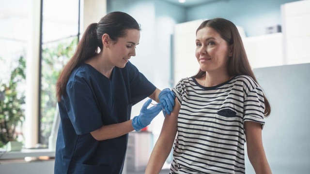 Μελάνωμα: Εμβόλιο mRNA σε συνδυασμό με ανοσοθεραπεία μειώνει σημαντικά τις υποτροπές