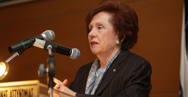 &Pi;έ&theta;&alpha;&nu;&epsilon; &sigma;&epsilon; &eta;&lambda;&iota;&kappa;ί&alpha; 92 &epsilon;&tau;ώ&nu; &eta; Ά&nu;&nu;&alpha; &Psi;&alpha;&rho;&omicron;ύ&delta;&alpha; &ndash; &Mu;&pi;&epsilon;&nu;ά&kappa;&eta;