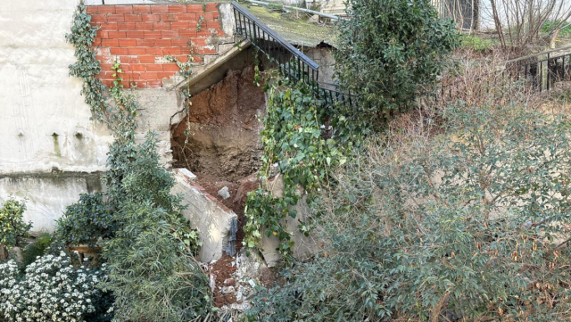 ΘΕΣΣΑΛΟΝΙΚΗ: ΤΕΛΕΣΙΓΡΑΦΟ ΣΤΟΥΣ ΙΔΙΟΚΤΗΤΕΣ ΤΗΣ ΠΟΛΥΚΑΤΟΙΚΙΑΣ ΠΟΥ ΚΑΤΕΡΡΕΥΣΕ ΤΟ ΤΟΙΧΙΟ - ΣΤΟΝ ΕΙΣΑΓΓΕΛΕΑ ΑΝ ΔΕΝ ΚΑΝΟΥΝ ΑΜΕΣΕΣ ΕΝΕΡΓΕΙΕΣ