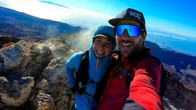 ΜΗΤΕΡΑ ΥΠΕΡΑΣΠΙΖΕΤΑΙ ΤΟΝ ΑΝΔΡΑ ΠΟΥ ΚΑΤΗΓΟΡΕΙΤΑΙ ΟΤΙ ΑΦΗΣΕ ΤΗΝ ΚΟΡΗ ΤΗΣ ΝΑ ΠΕΘΑΝΕΙ ΣΤΙΣ ΑΥΣΤΡΙΑΚΕΣ ΑΛΠΕΙΣ, ΦΩΤΟΓΡΑΦΙΕΣ