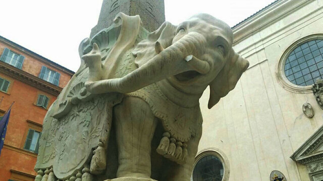 ΒΑΝΔΑΛΙΣΑΝ ΙΣΤΟΡΙΚΟ ΓΛΥΠΤΟ ΣΤΗ ΡΩΜΗ: ΑΓΝΩΣΤΟΙ ΕΣΠΑΣΑΝ ΤΟΝ ΧΑΥΛΙΟΔΟΝΤΑ ΤΟΥ «ΜΙΚΡΟΥ ΕΛΕΦΑΝΤΑ», ΔΕΙΤΕ ΒΙΝΤΕΟ