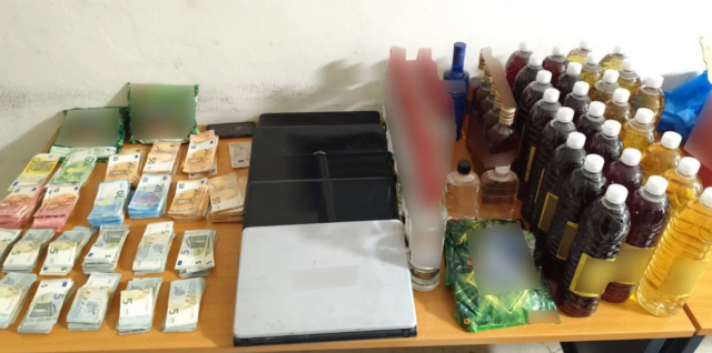 ΤΡΕΙΣ ΣΥΛΛΗΨΕΙΣ ΣΤΟΝ ΚΟΛΩΝΟ ΓΙΑ ΕΠΙΘΕΣΗ ΚΑΤΑ ΑΣΤΥΝΟΜΙΚΩΝ ΚΑΙ ΠΩΛΗΣΗ ΛΑΘΡΑΙΩΝ ΠΡΟΙΟΝΤΩΝ