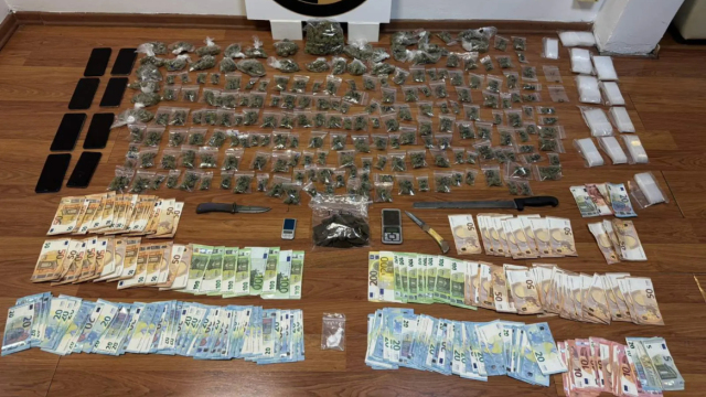 ΣΥΝΕΛΗΦΘΗ 32ΧΡΟΝΟΣ ΓΙΑ ΔΙΑΚΙΝΗΣΗ ΝΑΡΚΩΤΙΚΩΝ ΣΤΑ ΕΞΑΡΧΕΙΑ