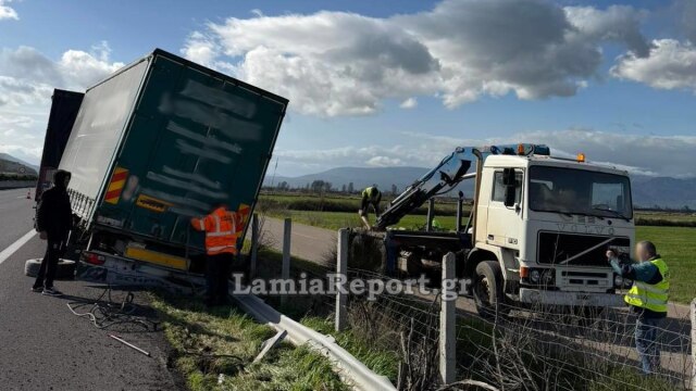 ΝΤΑΛΙΚΑ ΕΞΕΤΡΑΠΗ ΤΗΣ ΠΟΡΕΙΑΣ ΤΗΣ ΚΑΙ ΠΡΟΣΕΚΡΟΥΣΕ ΣΕ ΚΙΓΚΛΙΔΩΜΑΤΑ ΣΤΗΝ ΕΘΝΙΚΗ ΟΔΟ ΑΘΗΝΩΝ - ΛΑΜΙΑΣ