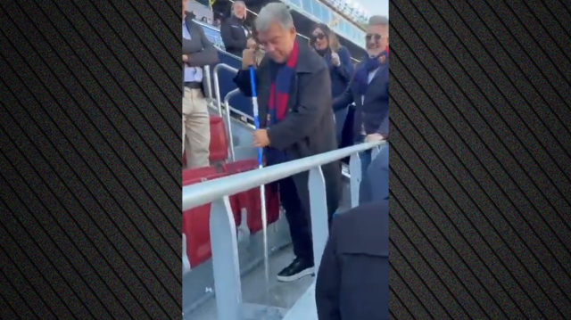 Επικό βίντεο με τον Λαπόρτα να σφουγγαρίζει στο Καμπ Νου: «Το έκανα στο στρατό αυτό», είπε ο πρόεδρος της Μπαρτσελόνα 