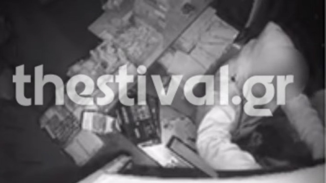 ΘΕΣΣΑΛΟΝΙΚΗ: ΚΟΥΚΟΥΛΟΦΟΡΟΙ ΜΠΟΥΚΑΡΑΝ ΣΕ ΨΙΛΙΚΑΤΖΙΔΙΚΟ ΚΑΙ ΕΚΛΕΨΑΝ ΕΙΔΗ ΑΞΙΑΣ ΑΝΩ ΤΩΝ 8.000 ΕΥΡΩ, ΒΙΝΤΕΟ ΝΤΟΚΟΥΜΕΝΤΟ