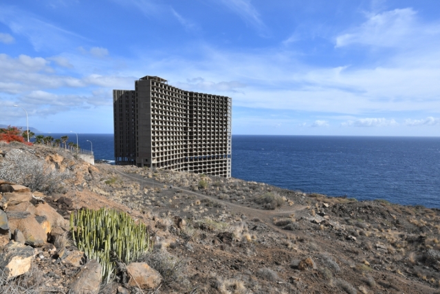 &Pi;&rho;&omicron;&sigmaf; &kappa;&alpha;&tau;&epsilon;&delta;ά&phi;&iota;&sigma;&eta; &tau;&omicron; &laquo;&xi;&epsilon;&nu;&omicron;&delta;&omicron;&chi;&epsilon;ί&omicron; &phi;ά&nu;&tau;&alpha;&sigma;&mu;&alpha;&raquo; &sigma;&tau;&eta;&nu; &Tau;&epsilon;&nu;&epsilon;&rho;ί&phi;&eta; &mu;&epsilon;&tau;ά &alpha;&pi;ό 50 &chi;&rho;ό&nu;&iota;&alpha; &epsilon;&gamma;&kappa;&alpha;&tau;ά&lambda;&epsilon;&iota;&psi;&eta;&sigmaf; - &Eta; &tau;&rho;&omicron;&mu;&alpha;&kappa;&tau;&iota;&kappa;ή &tau;&omicron;&upsilon; &iota;&sigma;&tau;&omicron;&rho;ί&alpha;