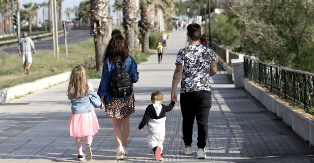 &Delta;&eta;&mu;&omicron;&gamma;&rho;&alpha;&phi;&iota;&kappa;ό: &Tau;&alpha; 3 &sigma;&epsilon;&nu;ά&rho;&iota;&alpha; &gamma;&iota;&alpha; &tau;&iota;&sigmaf; &gamma;&epsilon;&nu;&nu;ή&sigma;&epsilon;&iota;&sigmaf; &tau;&omicron; 2050 &kappa;&alpha;&iota; &omicron;&iota; &pi;&epsilon;&rho;&iota;&omicron;&chi;έ&sigmaf; &tau;&eta;&sigmaf; &Epsilon;&lambda;&lambda;ά&delta;&alpha;&sigmaf; &pi;&omicron;&upsilon; &epsilon;&kappa;&pi;έ&mu;&pi;&omicron;&upsilon;&nu; SOS, &delta;&epsilon;ί&tau;&epsilon; &pi;ί&nu;&alpha;&kappa;&epsilon;&sigmaf;