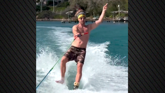 &Omicron; &Pi;&alpha;&gamma;&kappa;ό&sigma;&mu;&iota;&omicron;&sigmaf; &Pi;&rho;&omega;&tau;&alpha;&theta;&lambda;&eta;&tau;ή&sigmaf; &theta;&alpha;&lambda;&alpha;&sigma;&sigma;ί&omicron;&upsilon; &sigma;&kappa;&iota; &Gamma;&iota;ώ&rho;&gamma;&omicron;&sigmaf; &Chi;&alpha;&tau;&zeta;ή&sigmaf; &gamma;&iota;ό&rho;&tau;&alpha;&sigma;&epsilon; &tau;&eta;&nu; &Alpha;&pi;&omicron;&kappa;&rho;&iota;ά &sigma;&tau;&omicron; &nu;&epsilon;&rho;ό, &delta;&epsilon;ί&tau;&epsilon; &beta;ί&nu;&tau;&epsilon;&omicron;