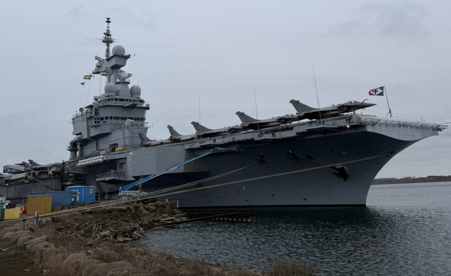 ΡΩΣΙΚΟ DRONE «ΚΛΕΙΔΩΣΕ» ΤΟ ΓΑΛΛΙΚΟ ΑΕΡΟΠΛΑΝΟΦΟΡΟ CHARLES DE GAULLE ΣΕ ΛΙΜΑΝΙ ΤΗΣ ΣΟΥΗΔΙΑΣ