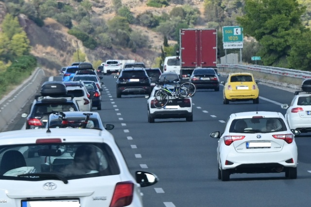 ΚΑΡΑΜΠΟΛΑ ΤΕΣΣΑΡΩΝ ΦΟΡΤΗΓΩΝ ΜΕ ΒΥΤΙΟΦΟΡΟ ΣΤΗΝ ΑΘΗΝΩΝ - ΚΟΡΙΝΘΟΥ ΣΤΟ ΥΨΟΣ ΤΟΥ ΑΣΠΡΟΠΥΡΓΟΥ