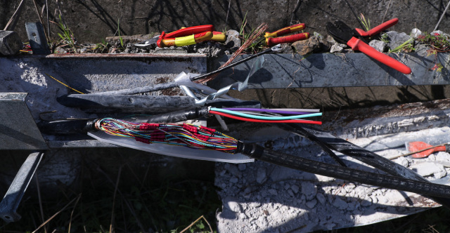 &Mu;&upsilon;&sigma;&tau;ή&rho;&iota;&omicron; &mu;&epsilon; &tau;&eta; &delta;&omicron;&lambda;&iota;&omicron;&phi;&theta;&omicron;&rho;ά &sigma;&tau;&eta;&nu; &tau;&eta;&lambda;&epsilon;&delta;&iota;&omicron;ί&kappa;&eta;&sigma;&eta; &tau;&eta;&sigmaf; &gamma;&rho;&alpha;&mu;&mu;ή&sigmaf; &Alpha;&theta;ή&nu;&alpha; - &Theta;&epsilon;&sigma;&sigma;&alpha;&lambda;&omicron;&nu;ί&kappa;&eta;: Έ&sigma;&pi;&alpha;&sigma;&alpha;&nu; &tau;&omicron; &tau;&sigma;&iota;&mu;έ&nu;&tau;&omicron;, έ&kappa;&omicron;&psi;&alpha;&nu; &tau;&alpha; &kappa;&alpha;&lambda;ώ&delta;&iota;&alpha; &alpha;&lambda;&lambda;ά &delta;&epsilon;&nu; &tau;&alpha; &pi;ή&rho;&alpha;&nu;