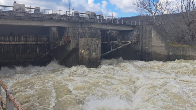ΟΡΜΗΤΙΚΑ ΝΕΡΑ ΣΤΟ ΦΡΑΓΜΑ ΤΟΥ ΑΡΔΑ ΠΕΡΝΟΥΝ ΑΠΟ ΤΗ ΒΟΥΛΓΑΡΙΑ ΣΤΗΝ ΕΛΛΑΔΑ, ΠΑΝΩ ΑΠΟ 510 ΚΥΒΙΚΑ ΜΕΤΡΑ ΑΝΑ ΔΕΥΤΕΡΟΛΕΠΤΟ ΚΑΤΑΛΗΓΟΥΝ ΣΤΟΝ ΕΒΡΟ