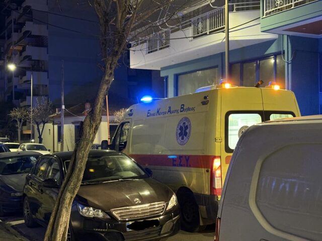 Μικρό παιδί στην Λάρισα χτύπησε το κεφάλι στο μπάνιο, μεταφέρεται στο νοσοκομείο