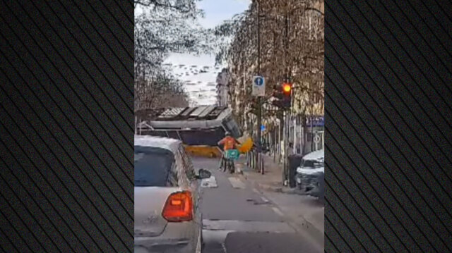 Η ΣΤΙΓΜΗ ΠΟΥ ΤΟ ΤΡΑΜ ΣΤΟ ΜΙΛΑΝΟ ΕΚΤΡΟΧΙΑΖΕΤΑΙ, ΤΟΥΛΑΧΙΣΤΟΝ ΕΝΑΣ ΝΕΚΡΟΣ ΚΑΙ 39 ΤΡΑΥΜΑΤΙΕΣ: ΔΕΙΤΕ ΒΙΝΤΕΟ