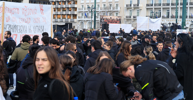 &Tau;&rho;ί&alpha; &chi;&rho;ό&nu;&iota;&alpha; &mu;&epsilon;&tau;ά &tau;&alpha; &Tau;έ&mu;&pi;&eta;: &Sigma;&tau;&omicron; &kappa;έ&nu;&tau;&rho;&omicron; &tau;&eta;&sigmaf; &Alpha;&theta;ή&nu;&alpha;&sigmaf; &eta; &kappa;&epsilon;&nu;&tau;&rho;&iota;&kappa;ή &epsilon;&kappa;&delta;ή&lambda;&omega;&sigma;&eta;, &kappa;&lambda;&epsilon;&iota;&sigma;&tau;ό &tau;&omicron; &Mu;&epsilon;&tau;&rho;ό &sigma;&epsilon; &Sigma;ύ&nu;&tau;&alpha;&gamma;&mu;&alpha; &kappa;&alpha;&iota; &Pi;&alpha;&nu;&epsilon;&pi;&iota;&sigma;&tau;ή&mu;&iota;&omicron;