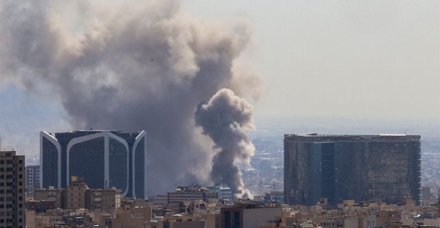 ΜΟΛΙΣ ΕΝΑΣ ΣΤΟΥΣ ΤΕΣΣΕΡΙΣ ΑΜΕΡΙΚΑΝΟΥΣ ΤΑΣΣΕΤΑΙ ΥΠΕΡ ΤΩΝ ΕΠΙΘΕΣΕΩΝ ΣΤΟ ΙΡΑΝ, ΣΥΜΦΩΝΑ ΜΕ ΔΗΜΟΣΚΟΠΗΣΗ