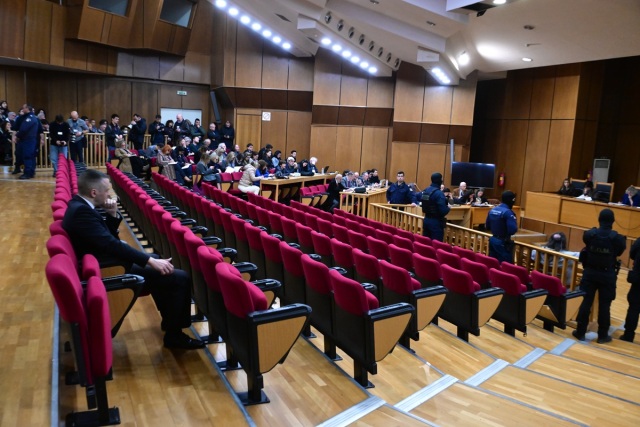 ΑΥΡΙΟ ΣΥΝΕΧΙΖΕΤΑΙ ΤΟ ΔΙΚΑΣΤΗΡΙΟ ΓΙΑ ΤΟΥΣ 42 ΚΑΤΗΓΟΡΟΥΜΕΝΟΥΣ ΣΤΗΝ ΥΠΟΘΕΣΗ ΤΗΣ ΧΡΥΣΗΣ ΑΥΓΗΣ: ΘΑ ΑΓΟΡΕΥΣΟΥΝ ΓΙΑ ΕΛΑΦΡΥΝΤΙΚΑ ΟΙ ΣΥΝΗΓΟΡΟΙ ΥΠΕΡΑΣΠΙΣΗΣ