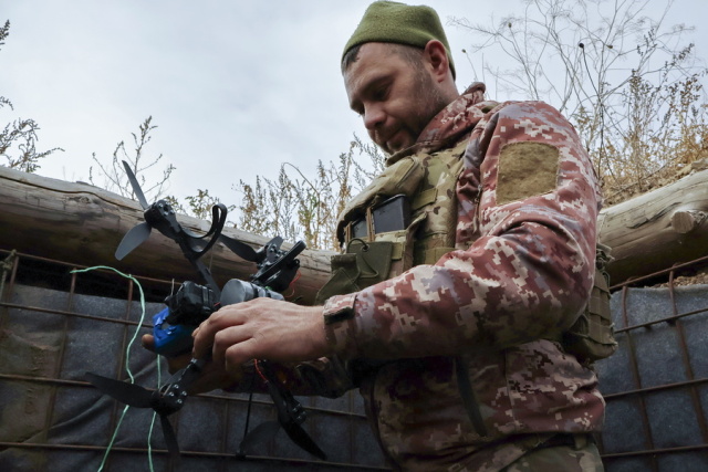 Financial Times: &Eta;&Pi;&Alpha; &kappa;&alpha;&iota; &chi;ώ&rho;&epsilon;&sigmaf; &tau;&omicron;&upsilon; &Kappa;ό&lambda;&pi;&omicron;&upsilon; &sigma;&kappa;έ&phi;&tau;&omicron;&nu;&tau;&alpha;&iota; &nu;&alpha; &alpha;&gamma;&omicron;&rho;ά&sigma;&omicron;&upsilon;&nu; &omicron;&upsilon;&kappa;&rho;&alpha;&nu;&iota;&kappa;ά &alpha;&nu;&tau;&iota;&alpha;&epsilon;&rho;&omicron;&pi;&omicron;&rho;&iota;&kappa;ά drone