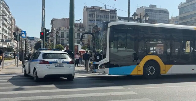 &Eta;&lambda;&iota;&kappa;&iota;&omega;&mu;έ&nu;&omicron;&sigmaf; &pi;&alpha;&rho;&alpha;&sigma;ύ&rho;&theta;&eta;&kappa;&epsilon; &alpha;&pi;ό &alpha;&sigma;&tau;&iota;&kappa;ό &lambda;&epsilon;&omega;&phi;&omicron;&rho;&epsilon;ί&omicron; &sigma;&tau;&omicron;&nu; &Pi;&epsilon;&iota;&rho;&alpha;&iota;ά, &tau;&rho;&alpha;&upsilon;&mu;&alpha;&tau;ί&sigma;&tau;&eta;&kappa;&alpha;&nu; &kappa;&alpha;&iota; &delta;ύ&omicron; &epsilon;&pi;&iota;&beta;ά&tau;&epsilon;&sigmaf;, &delta;&epsilon;ί&tau;&epsilon; &beta;ί&nu;&tau;&epsilon;&omicron;