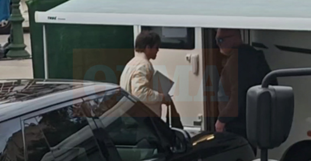 &Sigma;&tau;&eta;&nu; &pi;&lambda;&alpha;&tau;&epsilon;ί&alpha; &Kappa;&omicron;&tau;&zeta;&iota;ά &omicron; &Mu;&pi;&rho;&alpha;&nu;&tau; &Pi;&iota;&tau; &gamma;&iota;&alpha; &tau;&alpha; &gamma;&upsilon;&rho;ί&sigma;&mu;&alpha;&tau;&alpha; &tau;&eta;&sigmaf; &tau;&alpha;&iota;&nu;ί&alpha;&sigmaf; The Riders, &delta;&epsilon;ί&tau;&epsilon; &beta;ί&nu;&tau;&epsilon;&omicron; &kappa;&alpha;&iota; &phi;&omega;&tau;&omicron;&gamma;&rho;&alpha;&phi;ί&epsilon;&sigmaf;