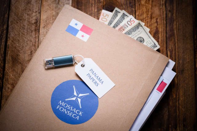 &Omicron;&mu;&omicron;&lambda;&omicron;&gamma;ί&alpha; &epsilon;&nu;&omicron;&chi;ή&sigmaf; &sigma;&tau;&eta; &delta;ί&kappa;&eta; &gamma;&iota;&alpha; &tau;&omicron; &sigma;&kappa;ά&nu;&delta;&alpha;&lambda;&omicron; &tau;&omega;&nu; &laquo;Panama Papers&raquo; &pi;&omicron;&upsilon; &xi;&epsilon;&kappa;ί&nu;&eta;&sigma;&epsilon; &sigma;&tau;&eta; &Gamma;&epsilon;&rho;&mu;&alpha;&nu;ί&alpha;