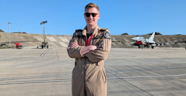 &Beta;&rho;&epsilon;&tau;&alpha;&nu;ό&sigmaf; &pi;&iota;&lambda;ό&tau;&omicron;&sigmaf; &pi;&epsilon;&rho;&iota;&gamma;&rho;ά&phi;&epsilon;&iota; &pi;ώ&sigmaf; &kappa;&alpha;&tau;έ&rho;&rho;&iota;&psi;&epsilon; drone Shahed &alpha;&pi;ό F-35, &tau;&omicron; &gamma;&iota;ό&rho;&tau;&alpha;&sigma;&epsilon; &mu;&epsilon; &mu;ί&alpha; &kappa;&upsilon;&pi;&rho;&iota;&alpha;&kappa;ή &mu;&pi;ί&rho;&alpha;