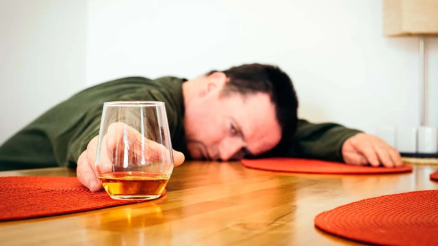 Τα νέα φάρμακα κατά της παχυσαρκίας δρουν και κατά των εθισμών – Ένας ερευνητής εξηγεί