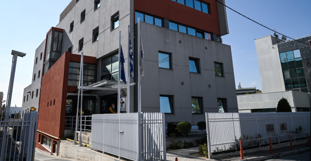 ΕΟΔΥ: ΤΟ ΠΑΡΑΣΚΗΝΙΟ ΠΙΣΩ ΑΠΟ ΤΗΝ ΠΑΡΑΙΤΗΣΗ ΤΟΥ ΕΠΙΣΤΗΜΟΝΙΚΟΥ ΣΥΜΒΟΥΛΙΟΥ