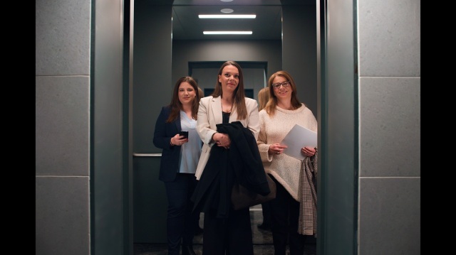 ΜΙΑ ΜΕΡΑ ΣΤΗ ΖΩΗ ΚΑΘΕ ΓΥΝΑΙΚΑΣ ΠΟΥ ΜΑΣ ΕΜΠΝΕΕΙ