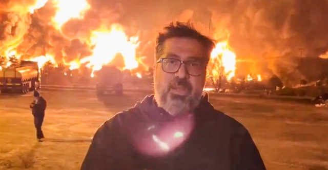 ΔΕΙΤΕ ΒΙΝΤΕΟ: ΙΡΑΝΟΣ ΡΕΠΟΡΤΕΡ ΜΕΤΑΔΙΔΕΙ ΜΠΡΟΣΤΑ ΑΠΟ «ΚΟΛΑΣΗ ΦΩΤΙΑΣ», ΜΕΤΑ ΑΠΟ ΧΤΥΠΗΜΑ ΣΕ ΠΕΤΡΕΛΑΙΚΕΣ ΕΓΚΑΤΑΣΤΑΣΕΙΣ