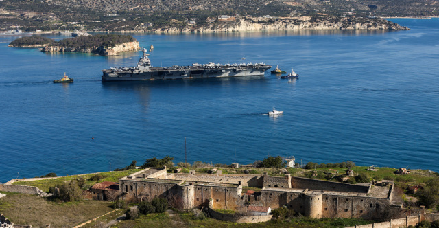 Αεροπλανοφόρο, μαχητικά, σκάφος των Navy Seals: Οι φωτογραφίες που βρέθηκαν στο κινητό του Πολωνού που συνελήφθη για κατασκοπεία στη Σούδα 