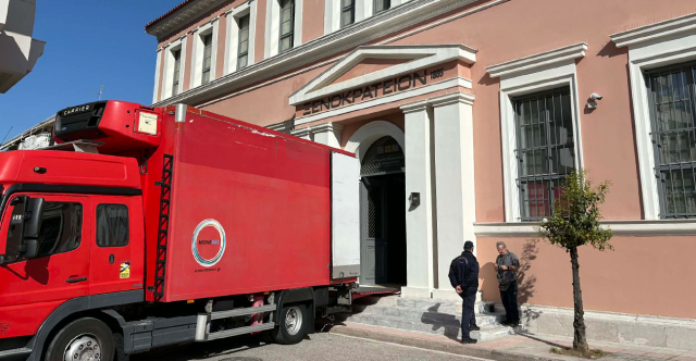 &laquo;&Eta; &Epsilon;&lambda;&lambda;ά&delta;&alpha; &sigma;&tau;&alpha; &epsilon;&rho;&epsilon;ί&pi;&iota;&alpha; &tau;&omicron;&upsilon; &Mu;&epsilon;&sigma;&omicron;&lambda;&omicron;&gamma;&gamma;ί&omicron;&upsilon;&raquo;: Έ&phi;&tau;&alpha;&sigma;&epsilon; &sigma;&tau;&omicron; &Mu;&epsilon;&sigma;&omicron;&lambda;ό&gamma;&gamma;&iota; &omicron; &epsilon;&mu;&beta;&lambda;&eta;&mu;&alpha;&tau;&iota;&kappa;ό&sigmaf; &pi;ί&nu;&alpha;&kappa;&alpha;&sigmaf; &tau;&omicron;&upsilon; &Nu;&tau;&epsilon;&lambda;&alpha;&kappa;&rho;&omicron;&upsilon;ά, &delta;&epsilon;ί&tau;&epsilon; &beta;ί&nu;&tau;&epsilon;&omicron;